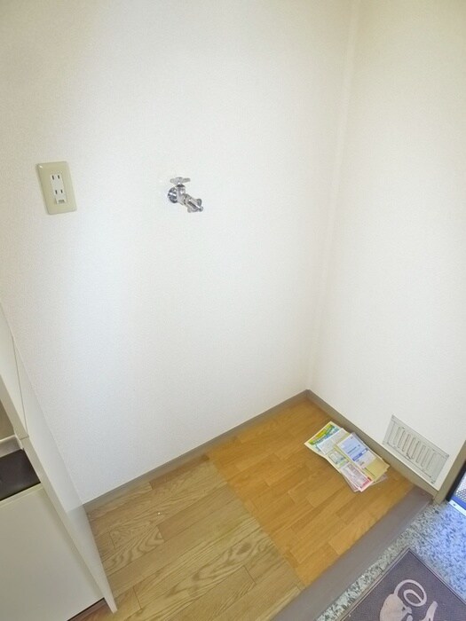 物件内観写真16　(洗濯機置場)