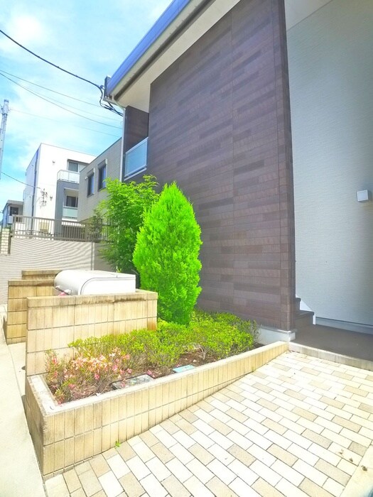 物件外観写真4　(エントランス部分)