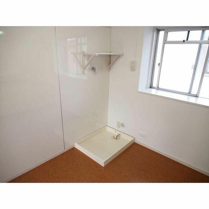 物件内観写真8　(洗濯機置場)