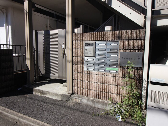 物件外観写真2　(エントランス部分)