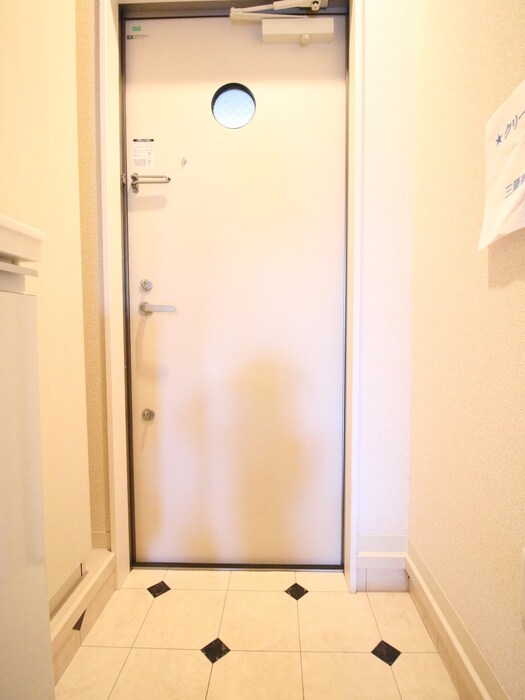 物件内観写真13　(玄関)