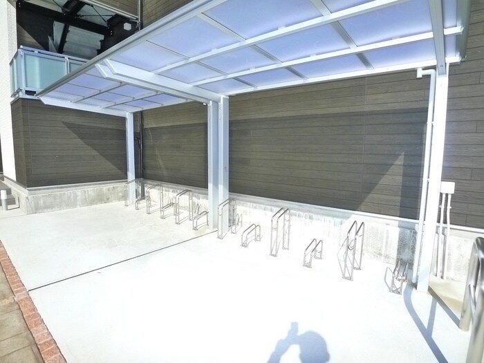 物件外観写真6　(駐輪場)