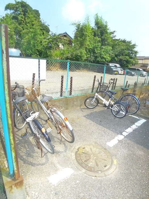 物件外観写真2　(駐輪場)