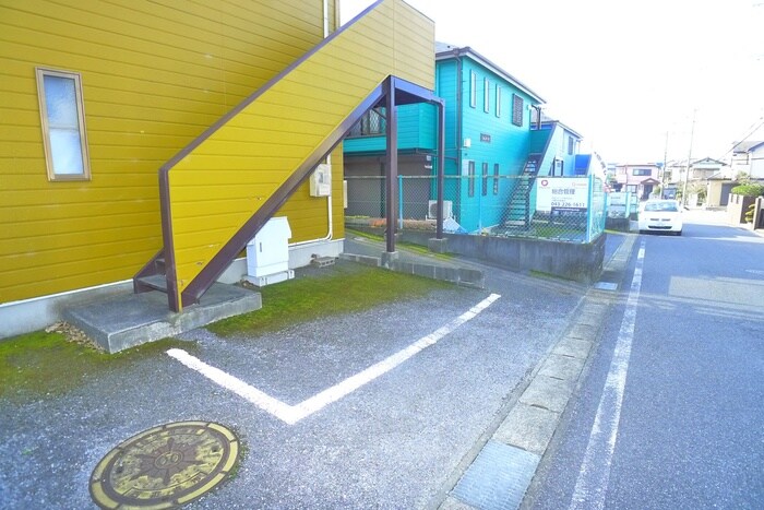 物件外観写真4　(駐車場)