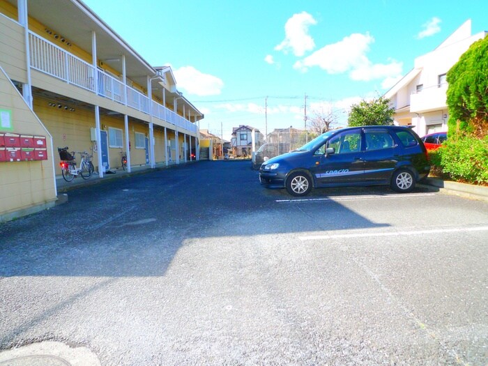 物件外観写真3　(駐車場)