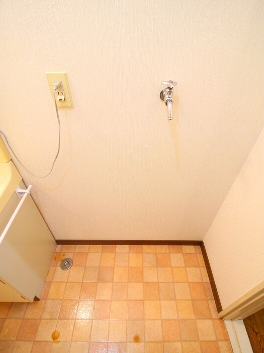 物件内観写真15　(洗濯機置場)