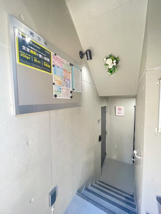 物件外観写真3　(エントランス部分)