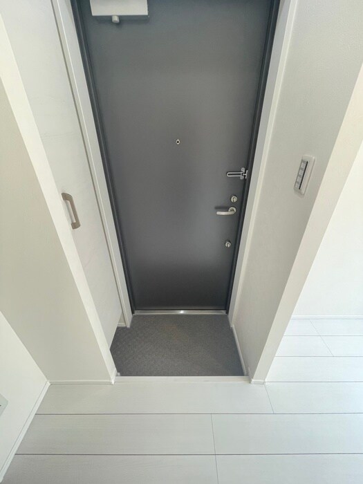 物件内観写真18　(玄関)