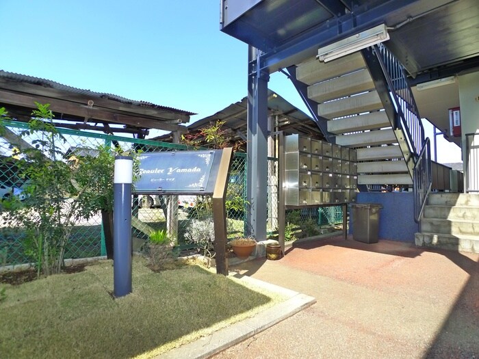 物件外観写真2　(エントランス部分)