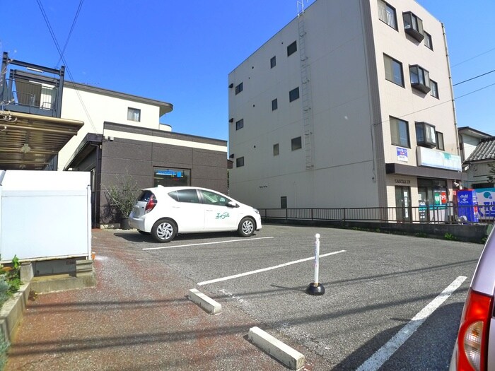 物件外観写真4　(駐車場)