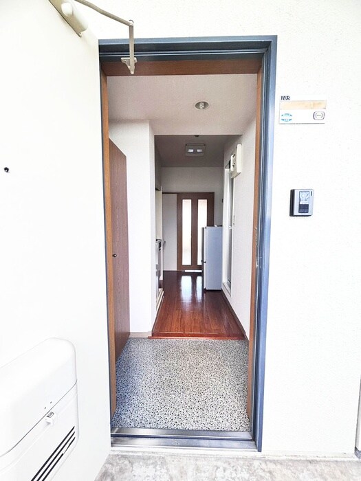 物件内観写真16　(玄関)