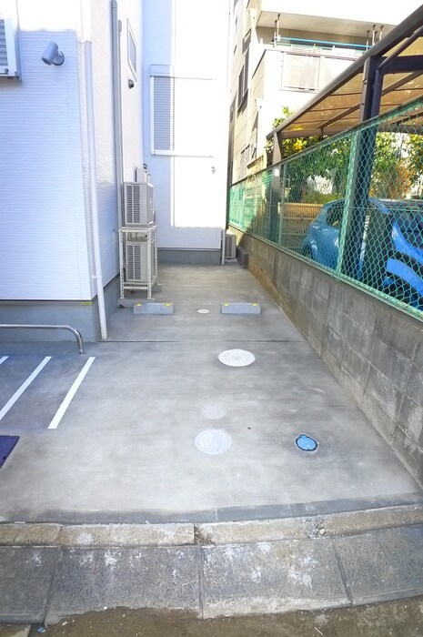 物件外観写真6　(駐車場)