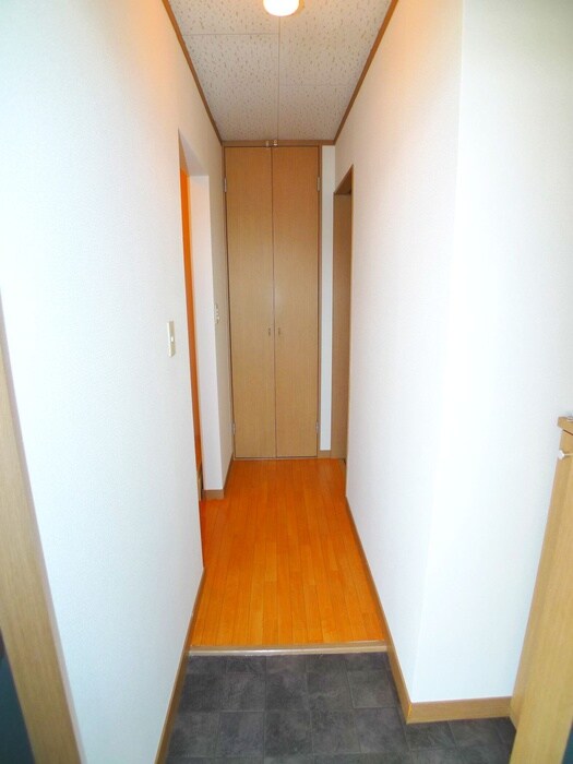 物件内観写真11　(玄関)