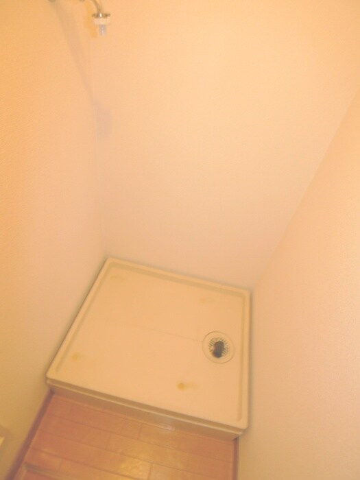 物件内観写真14　(洗濯機置場)