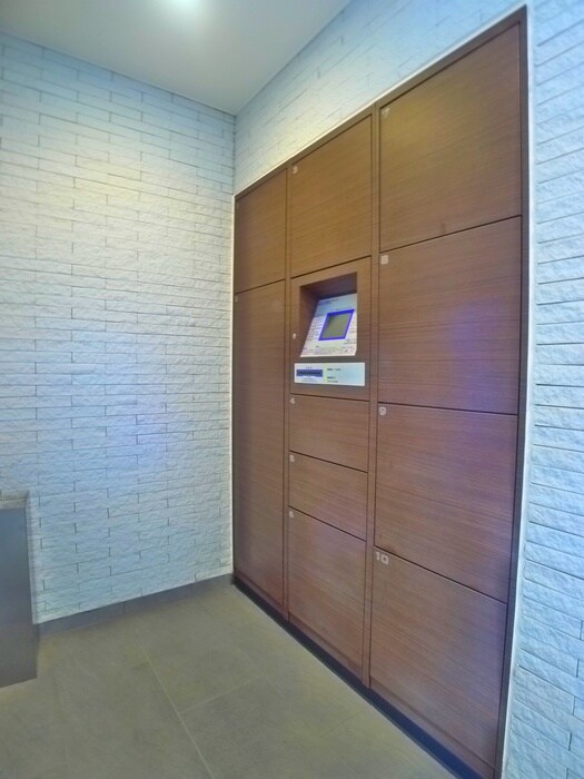 物件外観写真5　(エントランス部分)