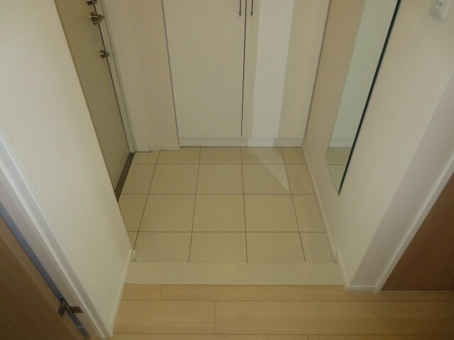 物件内観写真16　(玄関)