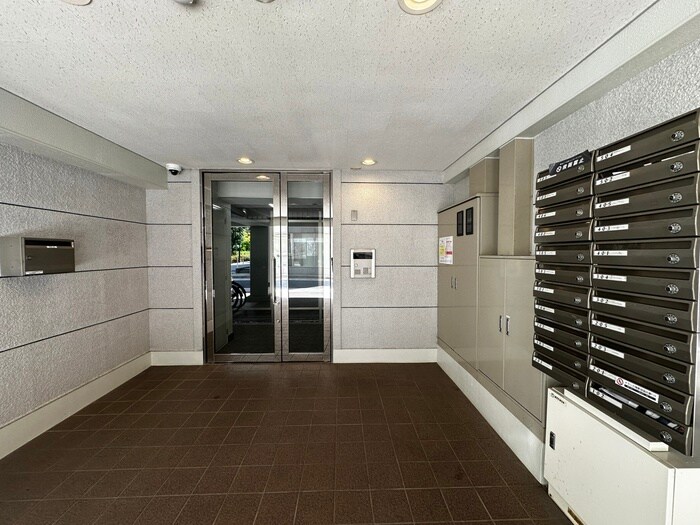 物件外観写真4　(エントランス部分)