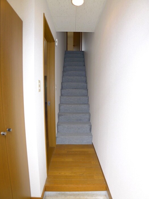 物件内観写真7　(玄関)