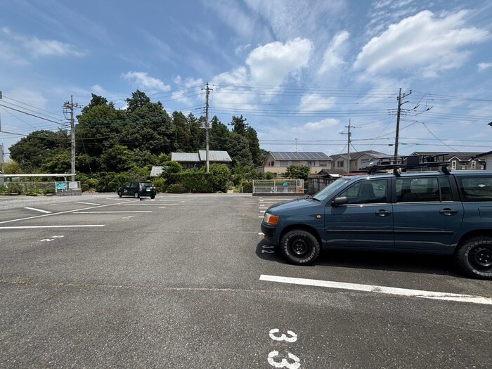 物件外観写真4　(駐車場)