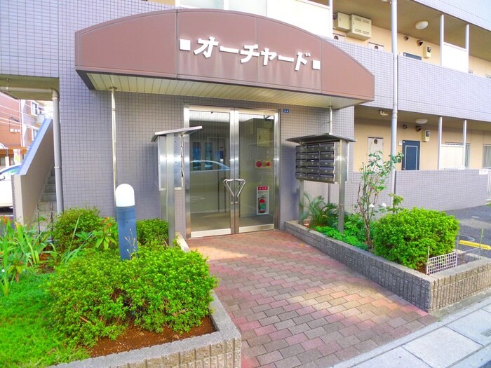 物件外観写真2　(エントランス部分)