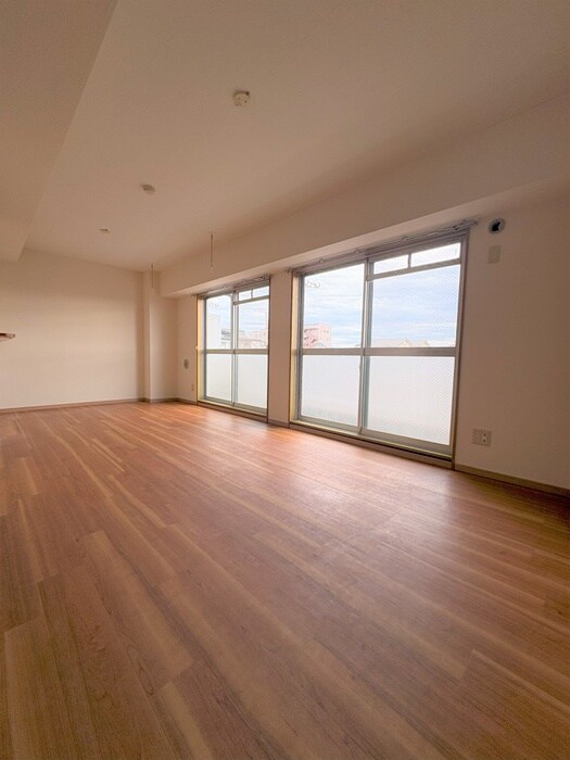 物件内観写真7　(室内からの展望)