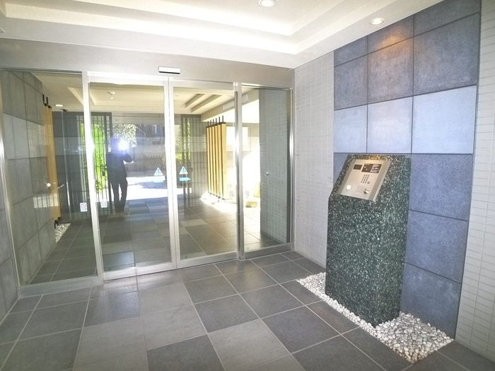 物件外観写真4　(エントランス部分)