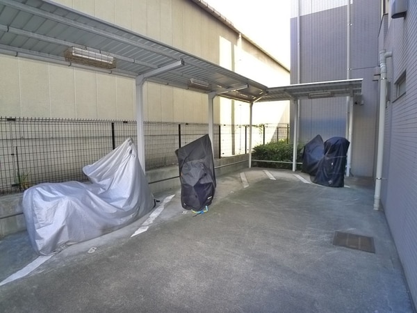 バイク置き場
