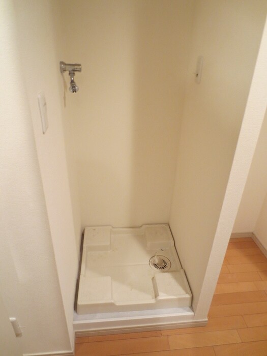 物件内観写真12　(洗濯機置場)