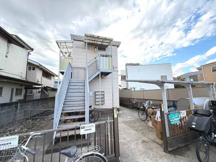 物件外観写真4　(エントランス部分)