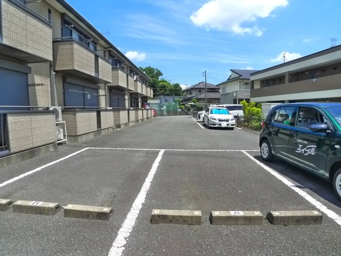 物件外観写真6　(駐車場)