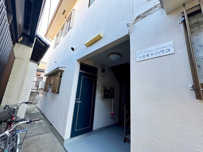 物件外観写真4　(エントランス部分)