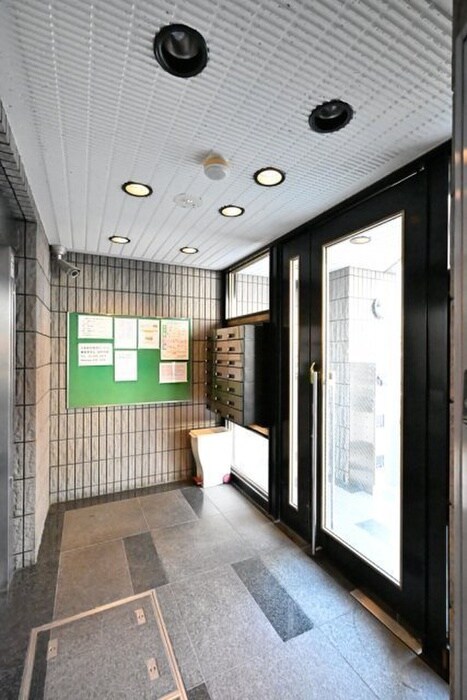 物件外観写真4　(エントランス部分)