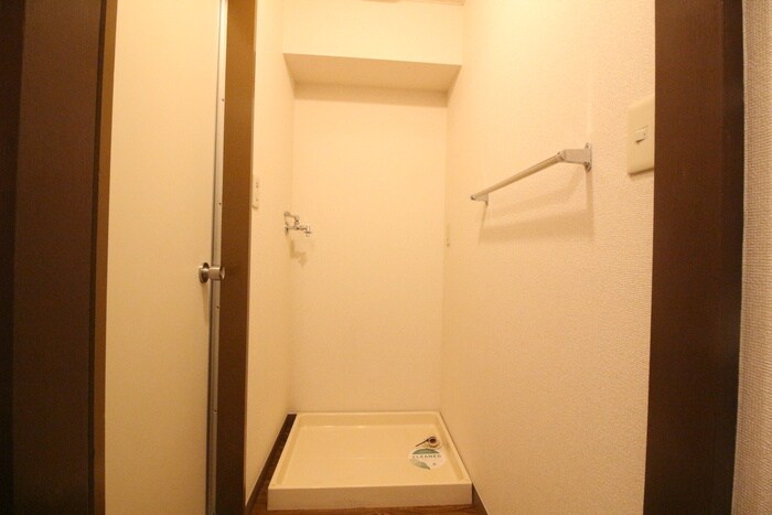 物件内観写真12　(洗濯機置場)