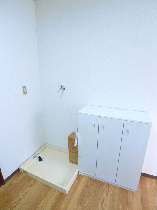 物件内観写真9　(洗濯機置場)