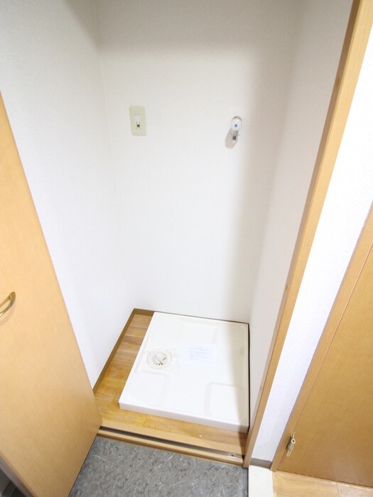 物件内観写真11　(洗濯機置場)