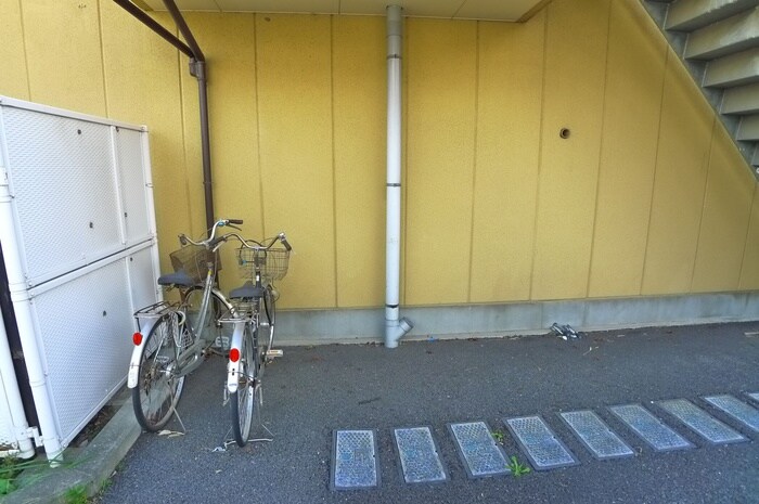 物件外観写真3　(駐輪場)