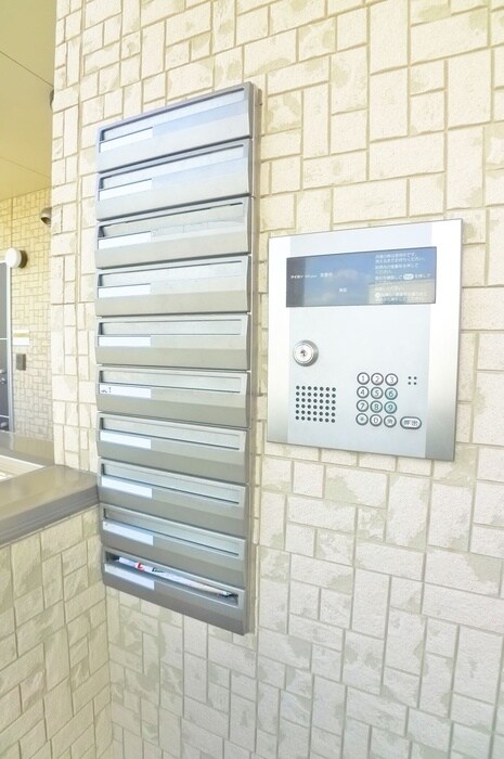 物件外観写真4　(エントランス部分)