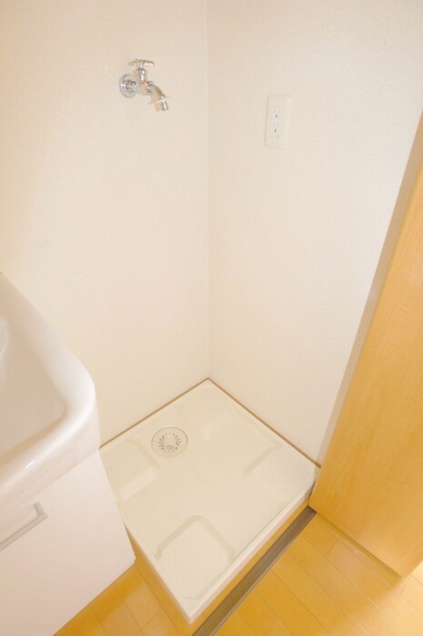 物件内観写真18　(洗濯機置場)