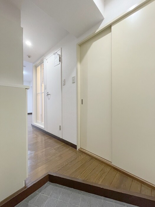 物件内観写真7　(玄関)