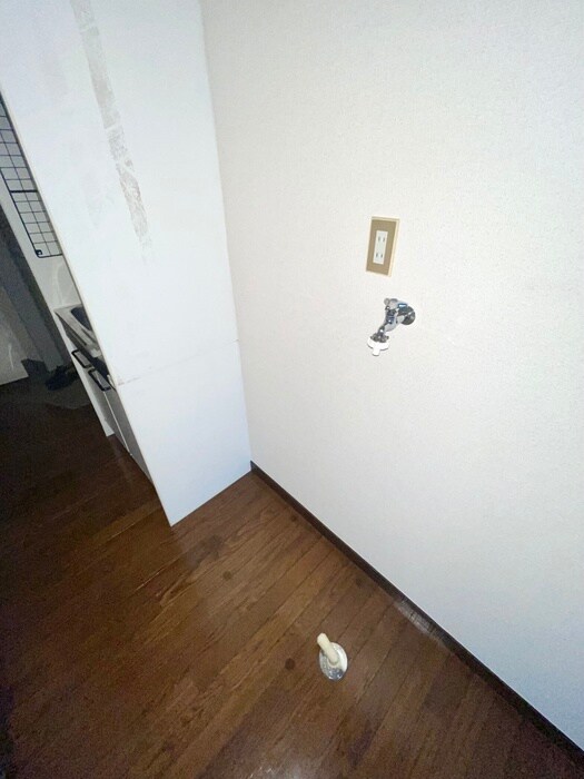 物件内観写真18　(洗濯機置場)