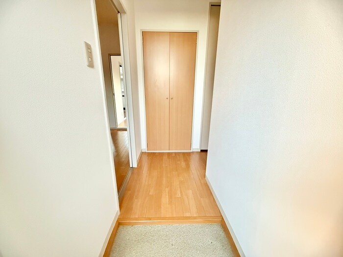 物件内観写真18　(玄関)