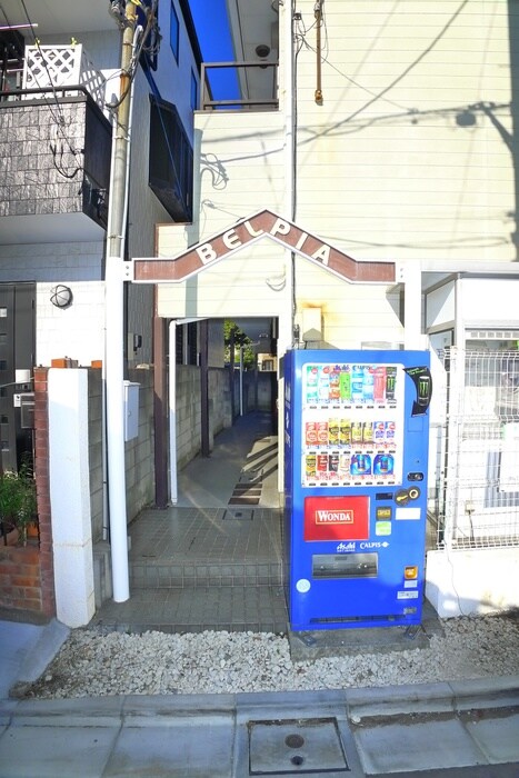 物件外観写真4　(エントランス部分)