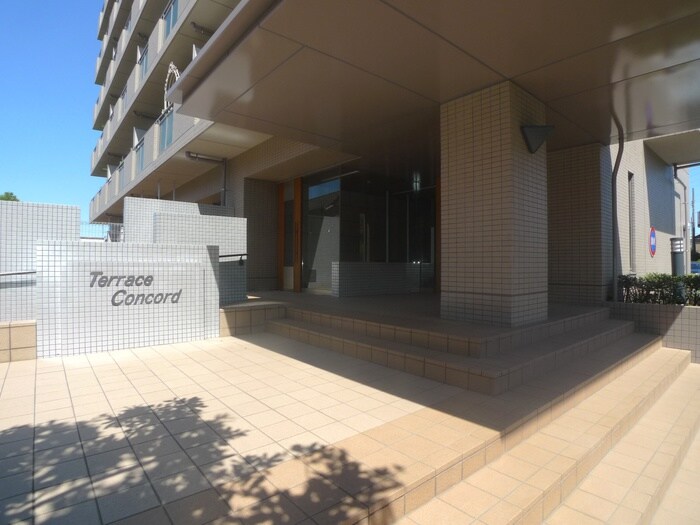 物件外観写真4　(エントランス部分)