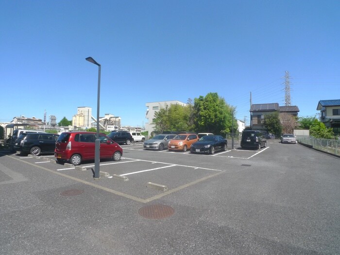 物件外観写真5　(駐車場)