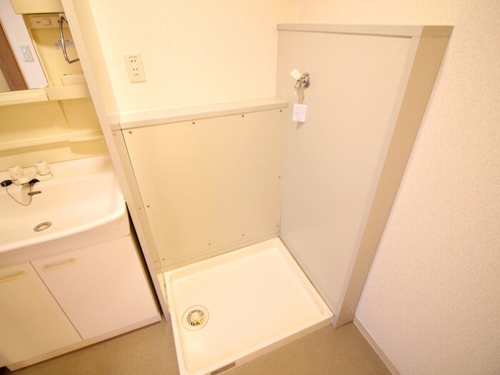 物件内観写真13　(洗濯機置場)