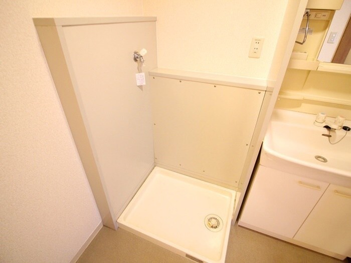 物件内観写真14　(洗濯機置場)