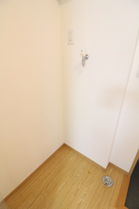 物件内観写真13　(洗濯機置場)