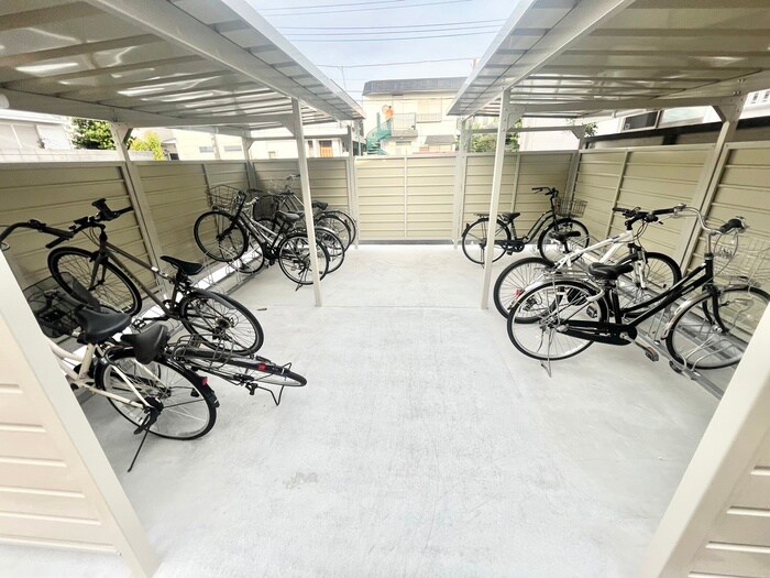 物件外観写真5　(駐輪場)