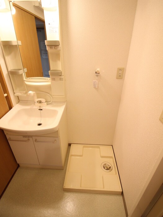 物件内観写真13　(洗濯機置場)