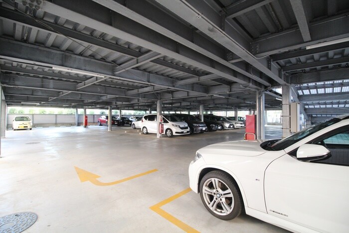 物件外観写真6　(駐車場)